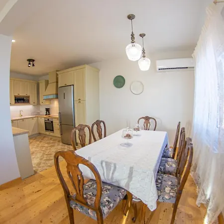 Markezinis Villa Lakones