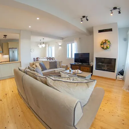 Markezinis Villa Lakones