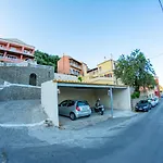 Markezinis * Lákones