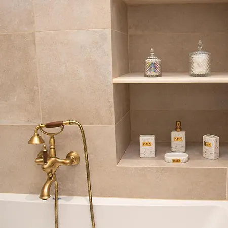 Markezinis * Lákonesz